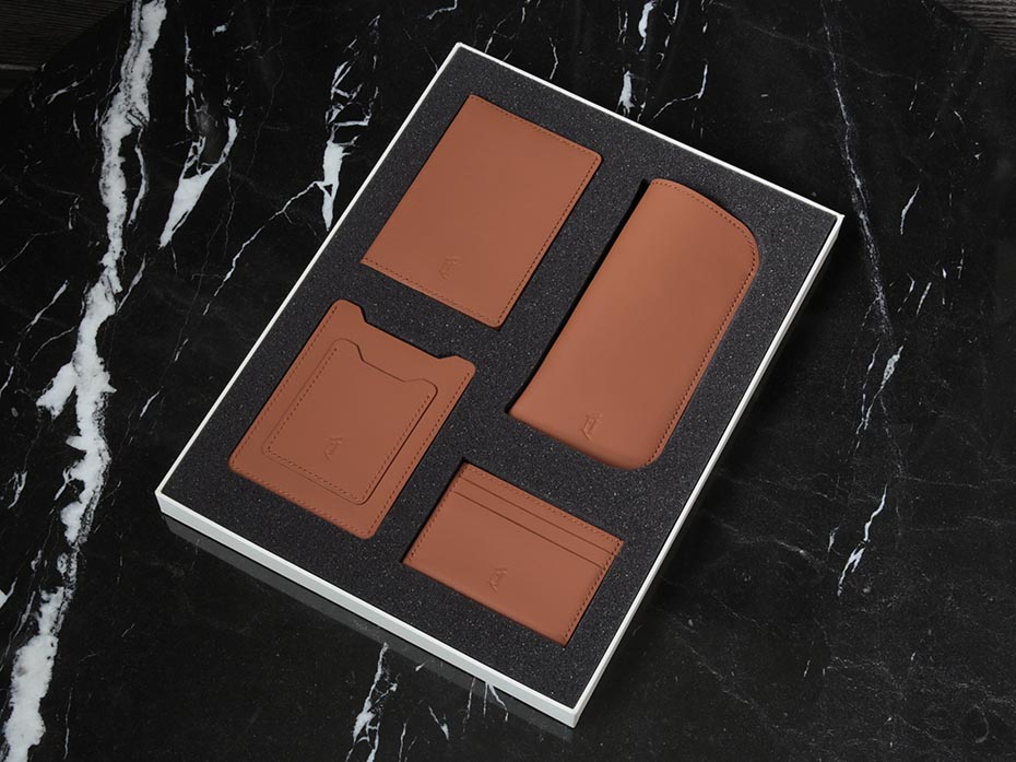 Подарочный набор аксессуаров из кожи FURNITEK FG-400