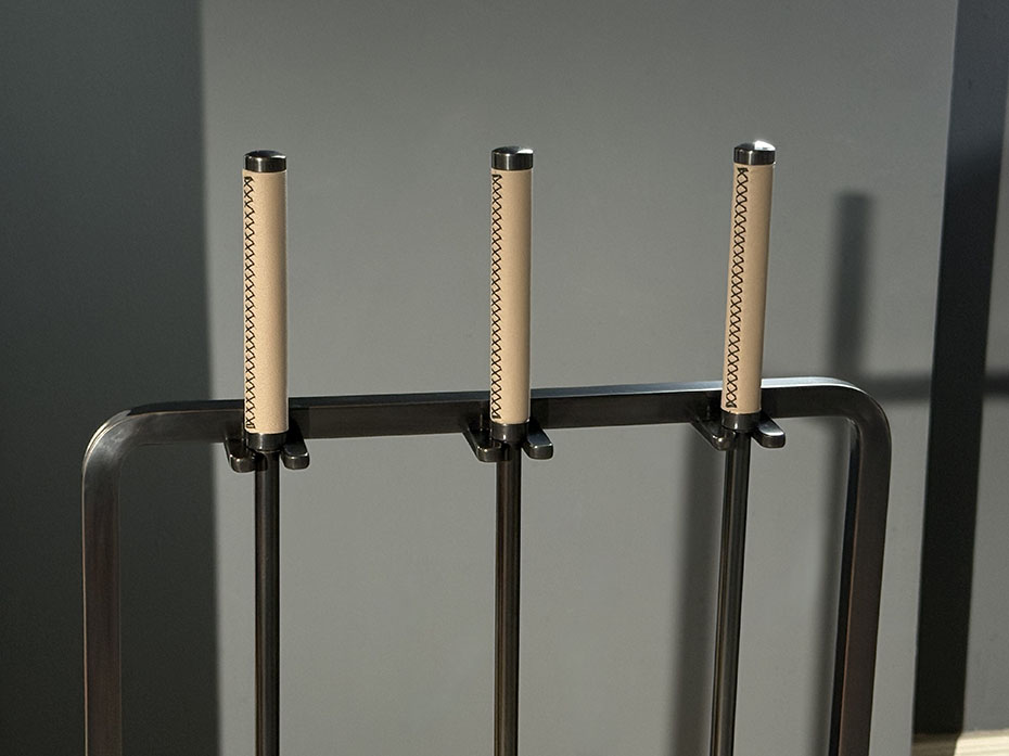 Каминный набор с дровницей FURNITEK FG-01122 чернёная латунь с полировкой