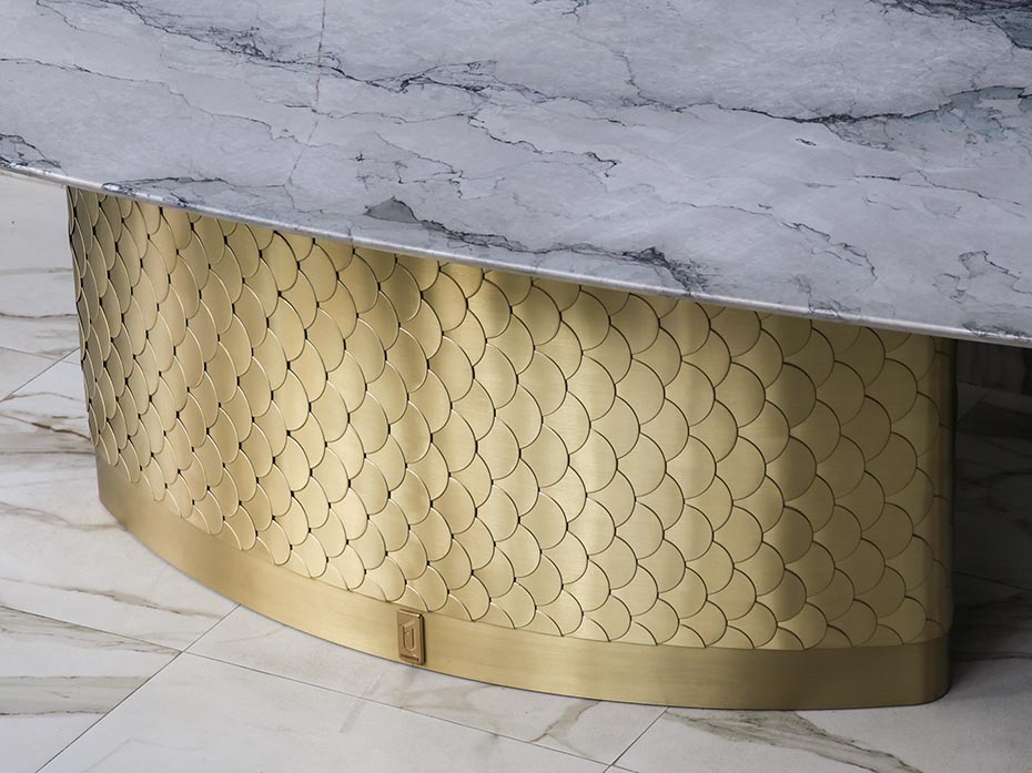 Стол обеденный овальный лодка Ar-Deco Furnitek FG-026 Матовая латунь