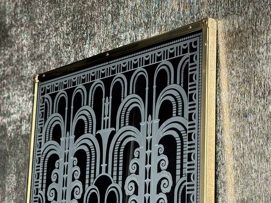 Картина со стеклом FURNITEK FG-302 в латунной раме фон чёрный