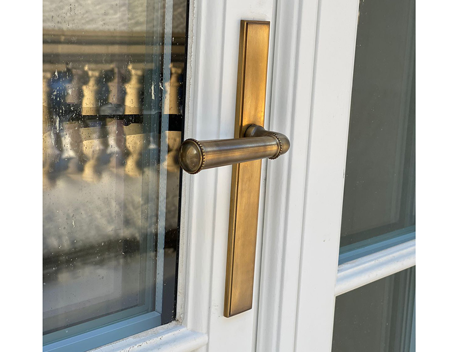 Ручка для балконной двери на узкой планке Frank Allart 7775597E01AAT античная латунь