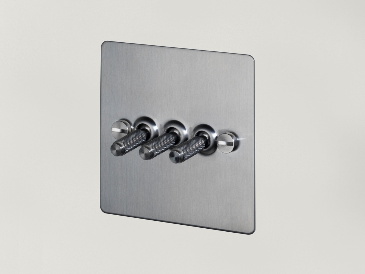 Выключатель тумблерный Buster & Punch тройной UK-TO-CO-3G-ST матовый хром