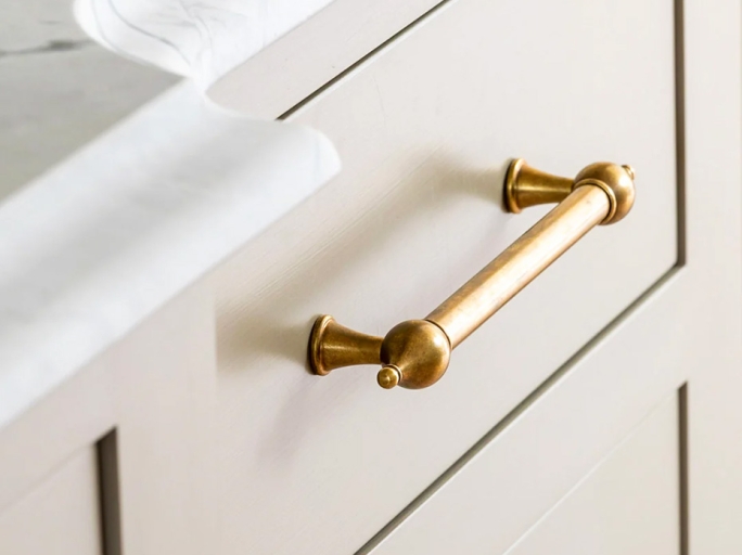 Мебельная ручка-скоба Armac Martin Belgrave 208 мм матовая латунь