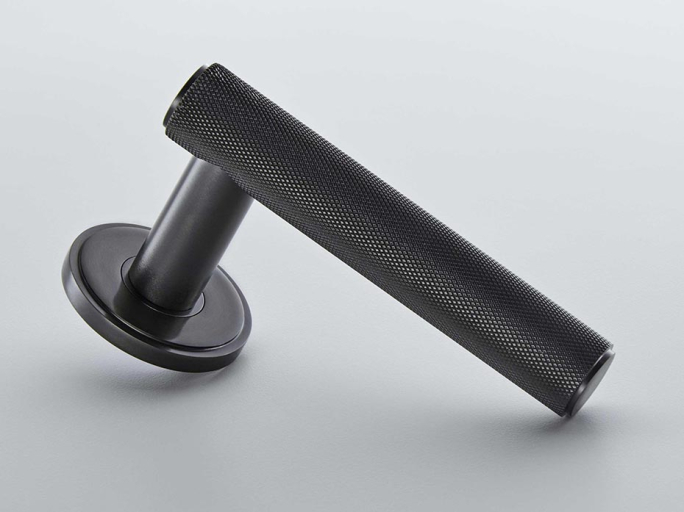 Дверная ручка на розетке Croft 160 Silhouette 211 черная бронза