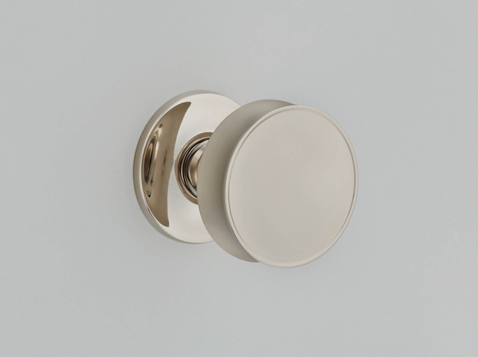 Дверная ручка-кноб на розетке Croft Fluted 3004 полированный никель