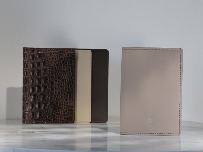 Обложка на паспорт FURNITEK модель FG-02024 из натуральной кожи цвет серо-бежевый