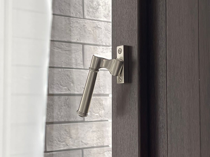 Оконная ручка Frank Allart 0306 полированный хром