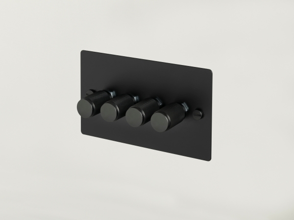 Диммер Buster & Punch четырехклавишный UK-DI-CO-4G-BL-A чернёная латунь