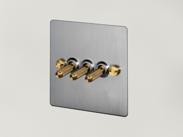 Выключатель тумблерный Buster & Punch тройной UK-TO-CO-3G-ST-BR матовый хром