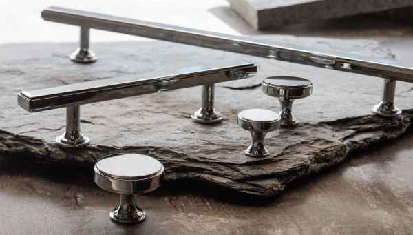 Мебельные ручки скобы и кнобы Armac Martin коллекция Rotunda полированный никель